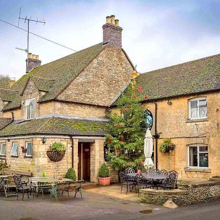 Flynn'S Barn Villa Aylworth Exterior photo