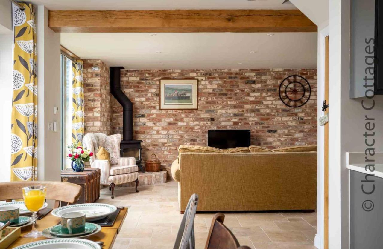 Flynn'S Barn Villa Aylworth Exterior photo